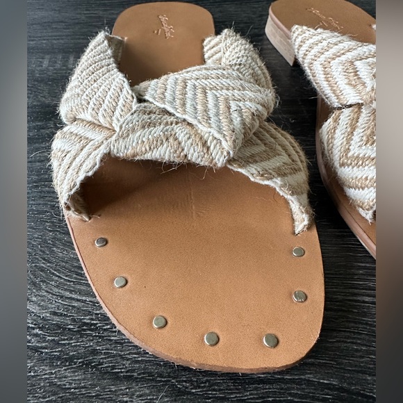 Universal Thread Sandals - Picture 3 of 6